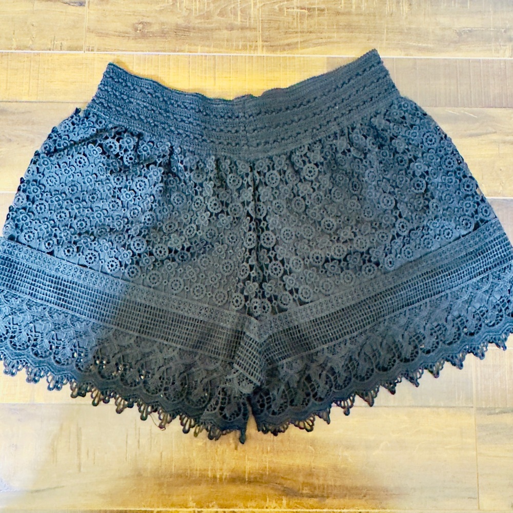 “New Mix” Black High Waist Lace Shorts